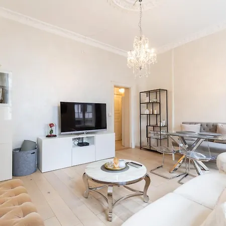 Apartment Royal Neighbourhood Elegant Flat In Oslo
