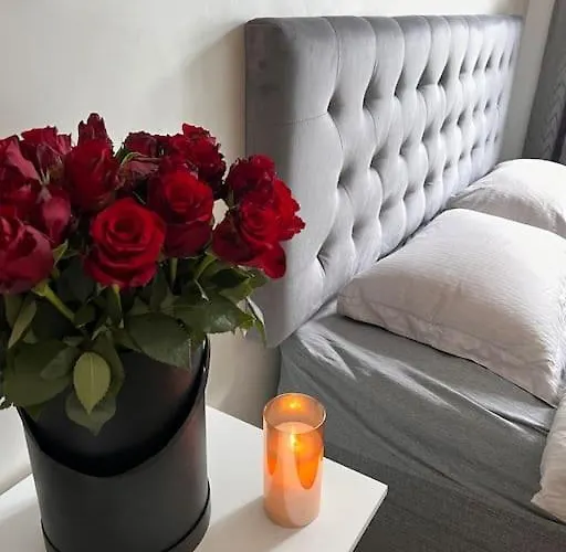 Апартаменты Royal Neighbourhood Elegant Flat In *